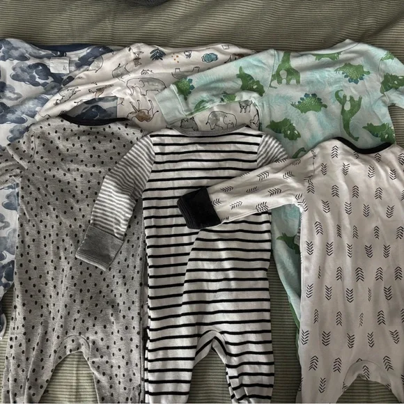 Mixed brand lot of 6 zip baby onesies 6m and 3-6 month baby pajamas - Picture 2 of 8
